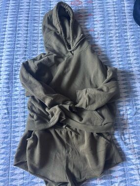 Skatie Palm Green Sweat Set